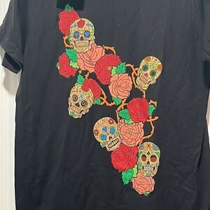 2/20
Dali Museum Skull & Roses Black Crew Cotton Tee